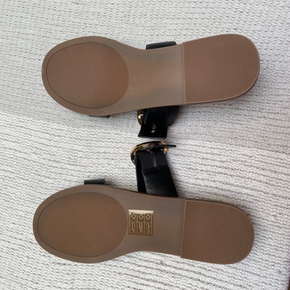 Brand New - ladies size 9.5 wide width black sandal with gold and black buckle - Picture 5 of 6